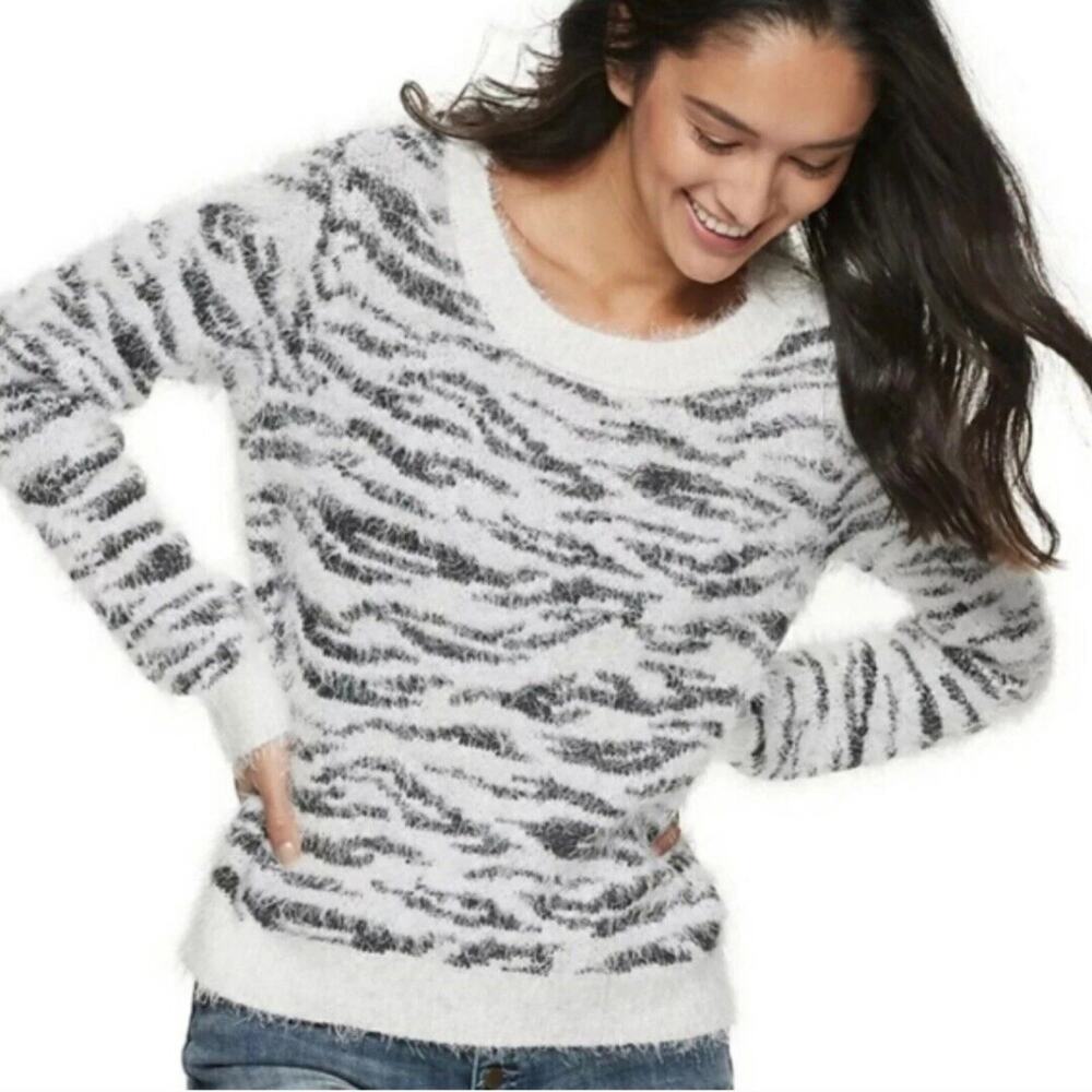 Mudd Zebra Fuzzy Sweater Long Sleeve Crew Neck Top Black & White Womens Size XS